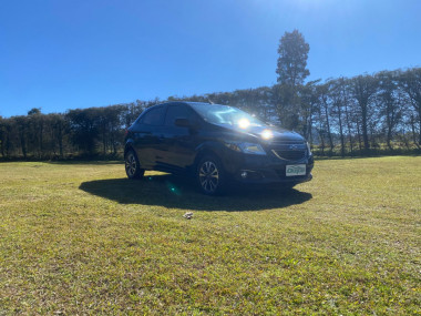 GM - Chevrolet ONIX HATCH LTZ 1.4 8V FlexPower 5p Mec. 2015